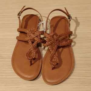 BNWT Universal Thread tan strappy flat sandals